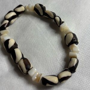 Black and White Marbled Batik Bone Beaded Stretch Bracelet 7-8 inches